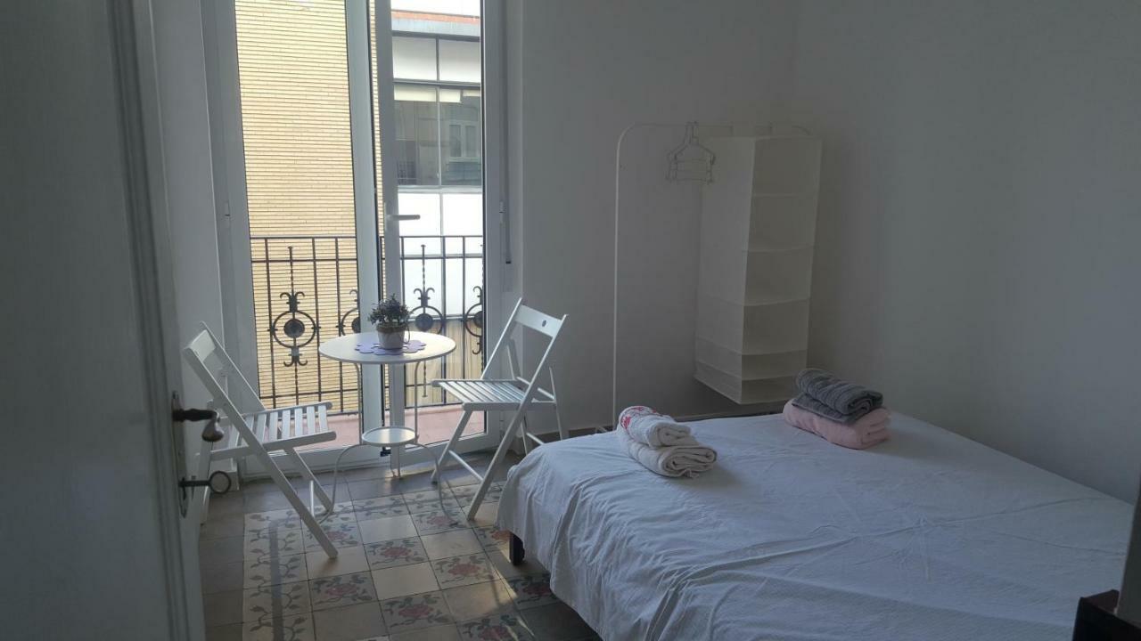 Oyo Guest House Ruzafa Valencia Exterior foto